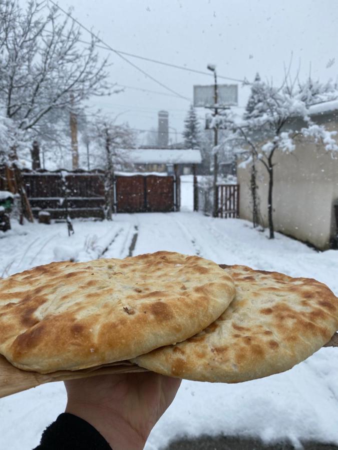 Lentekhi Guest House Konstanta Екстериор снимка